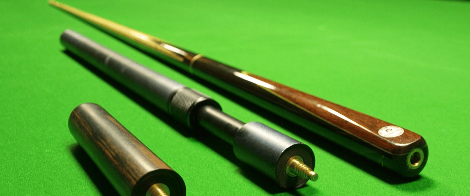 What weight pool cue do most pros use?