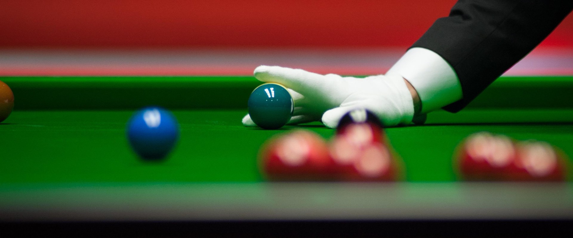 What cue ball do professionals use?